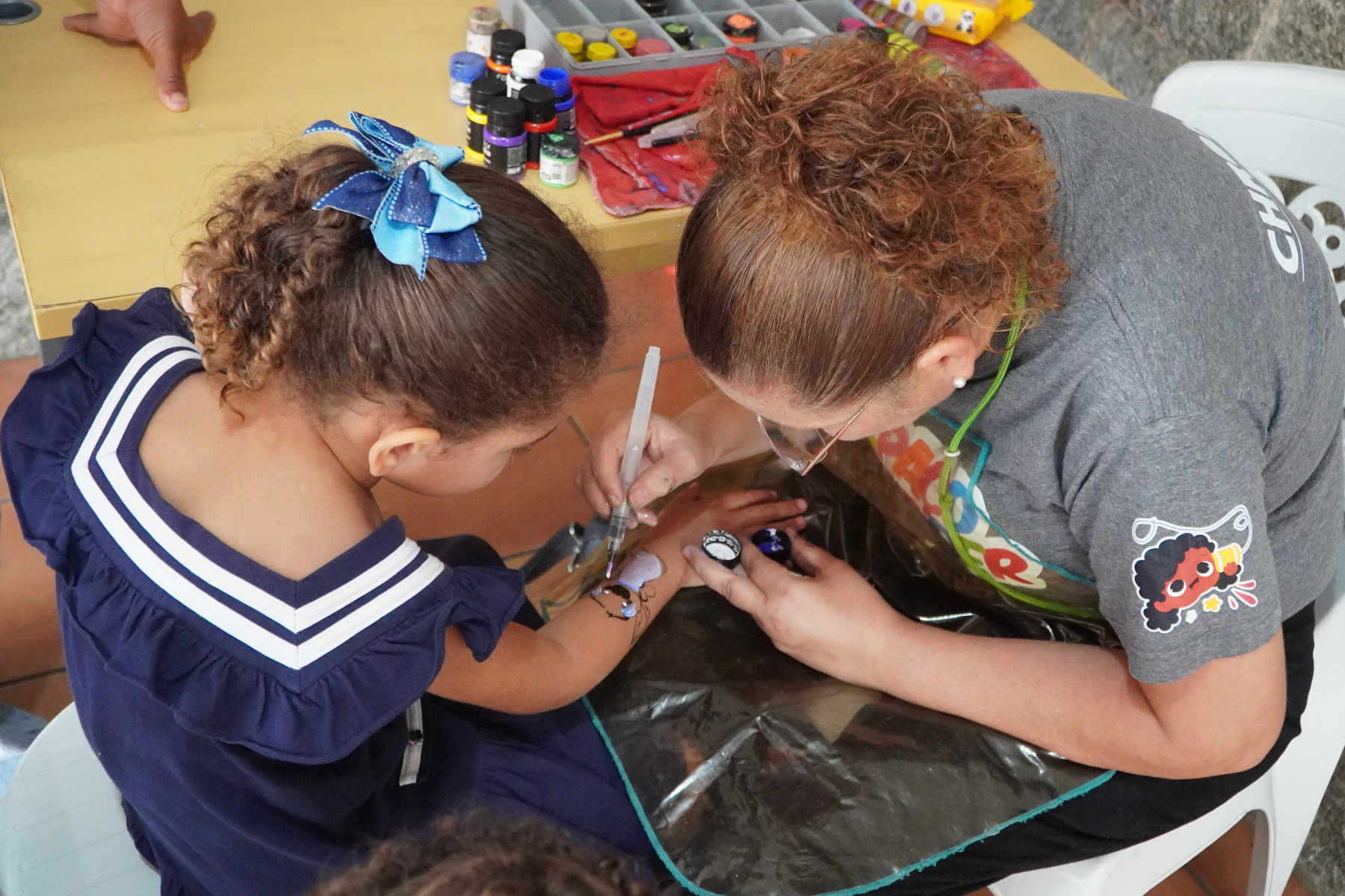 Acolhimento e presença: SESI Paraíba realiza ação do programa Novos Caminhos com atividades lúdicas na Casa da Esperança